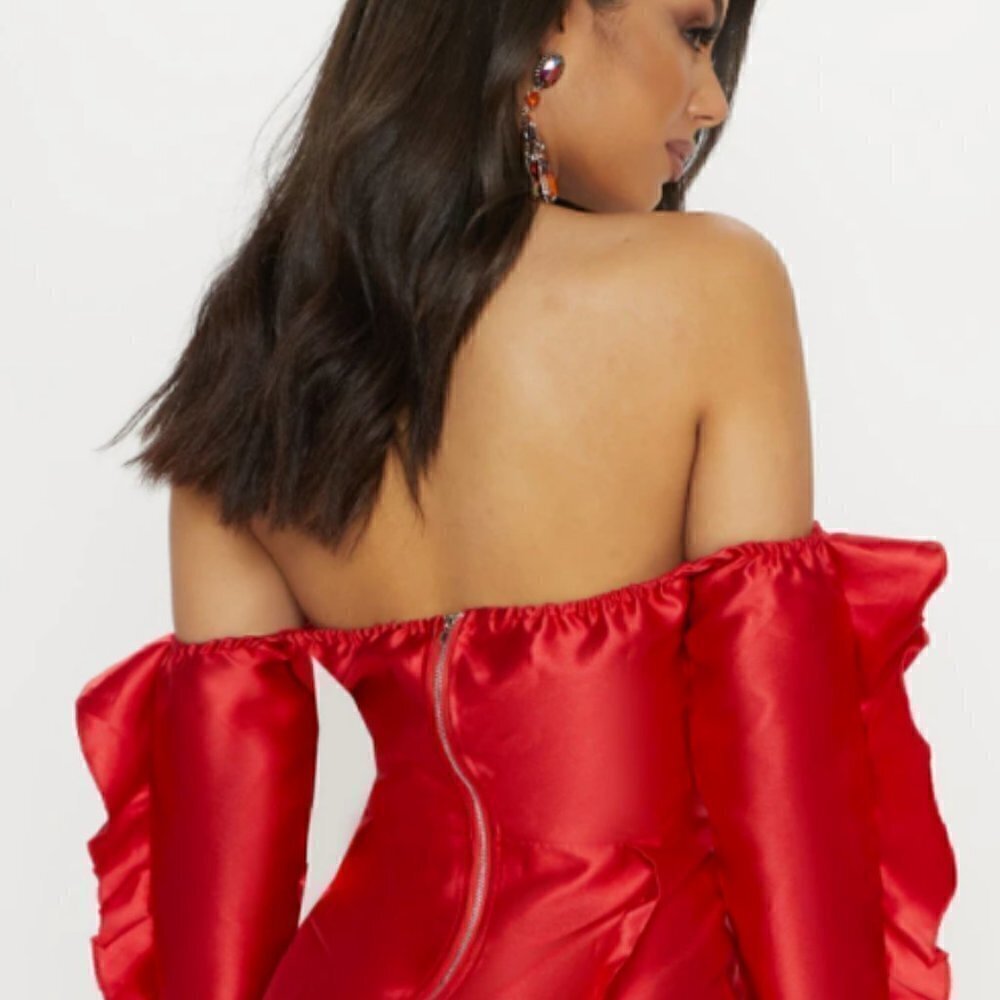 nwt- PrettyLittle Thing- SCARLET/DEVIL ROMPER - Picture 9 of 10
